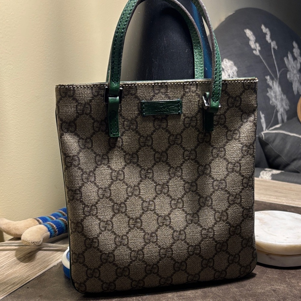AUTHENIC Gucci Brown Monogram Tote with Green Leather Handles - Picture 16 of 16